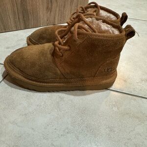Sz 1 Kids Uggs 1017320K Neumel Chestnut Tie Boot OG $114 UGG Wool Lining